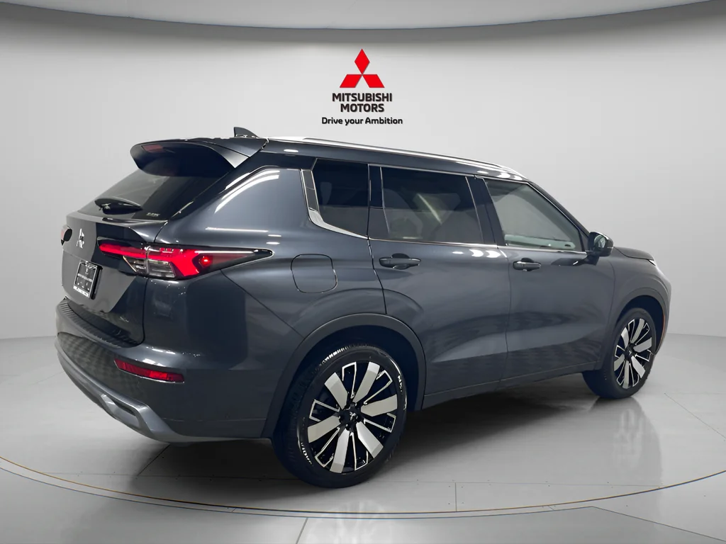 New 2026 Graphite Gray Mitsubishi SEL image 3