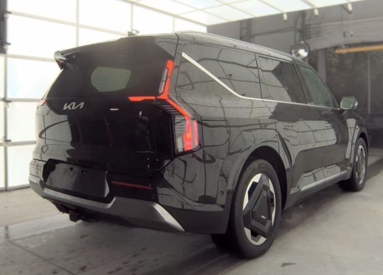 Used 2024 Kia EV9 Land with VIN KNDADFS56R6027959 for sale in Kansas City, KS