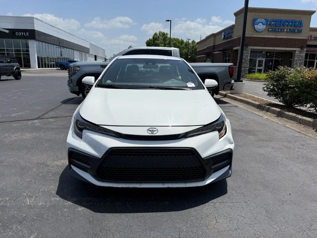 Used 2020 White Toyota SE image 2