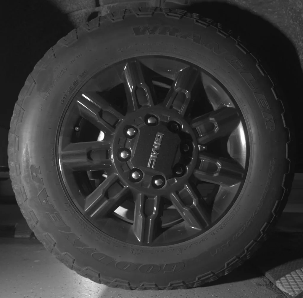 Used 2025 Summit White GMC AT4 image 9