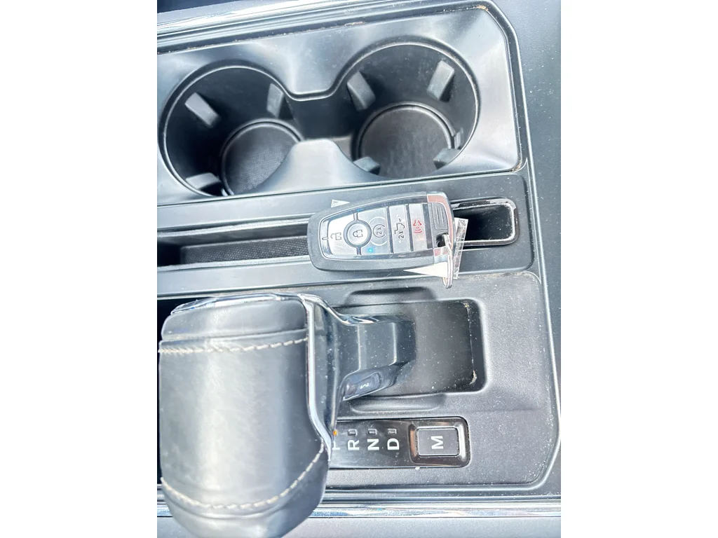 Used 2023 Agate Black Metallic Ford LARIAT image 23