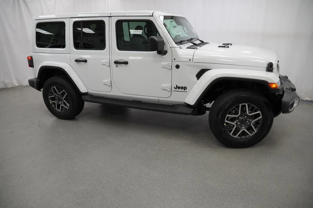 New 2026 Bright White Clear-Coat Exterior Paint Jeep Sahara image 9