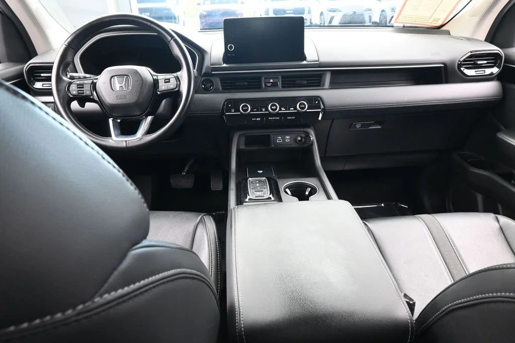 Used 2025 White Honda EX-L image 41