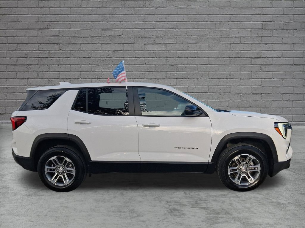 Used 2025 White GMC Elevation image 11