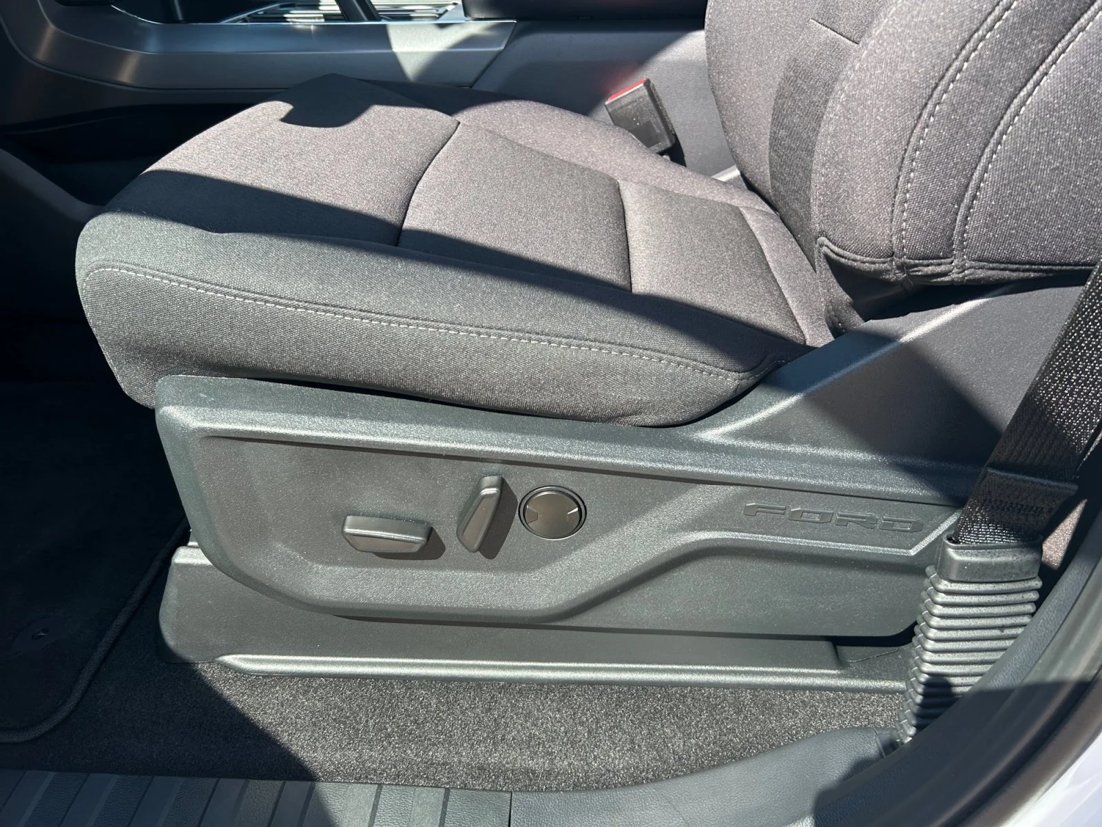 New 2026 Oxford White Ford XLT image 15