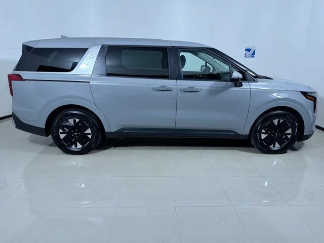 New 2027 CERAMIC SILVER Kia LXS image 9