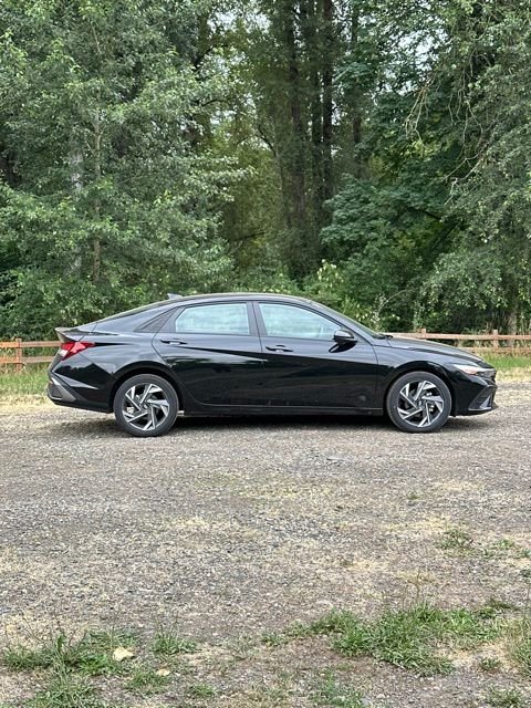 Certified Used 2025 Abyss Black Hyundai SEL Sport image 4