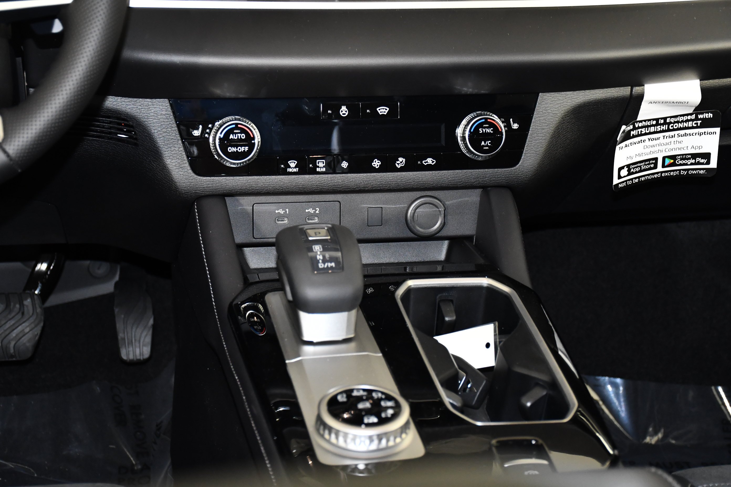 New 2026 White Diamond/Black Roof Mitsubishi Trail Edition image 13