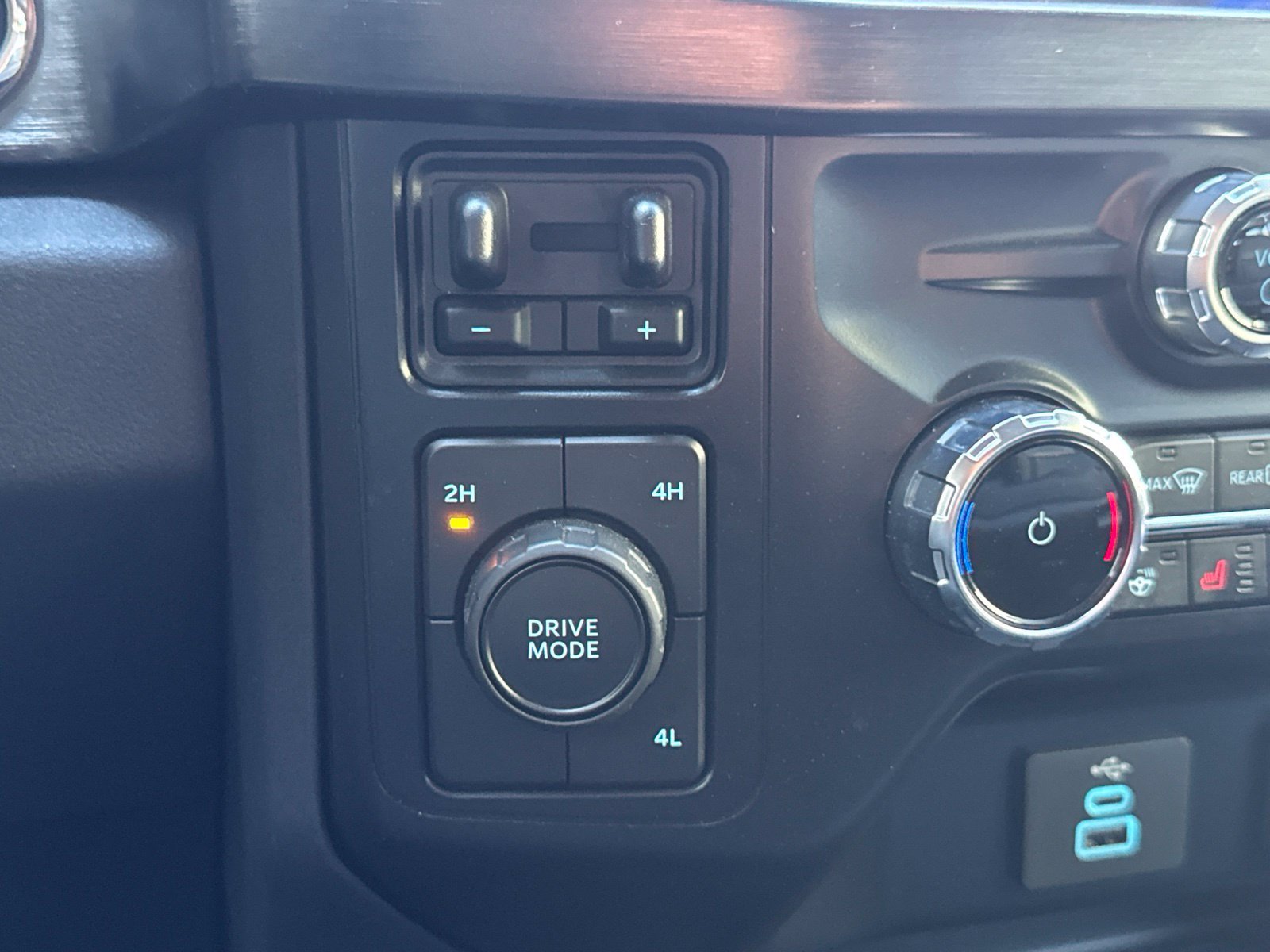 Used 2024 Black Ford Lariat image 21