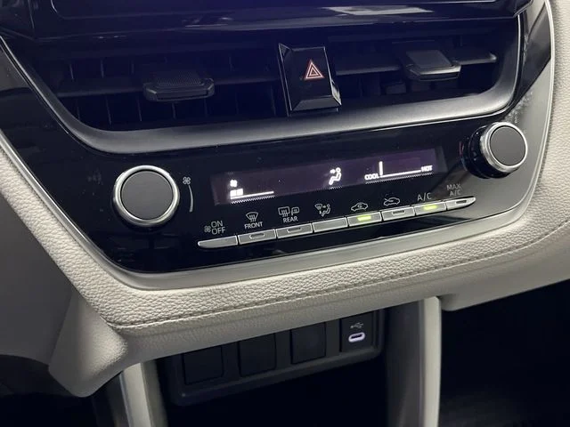 Used 2025  Toyota L image 18