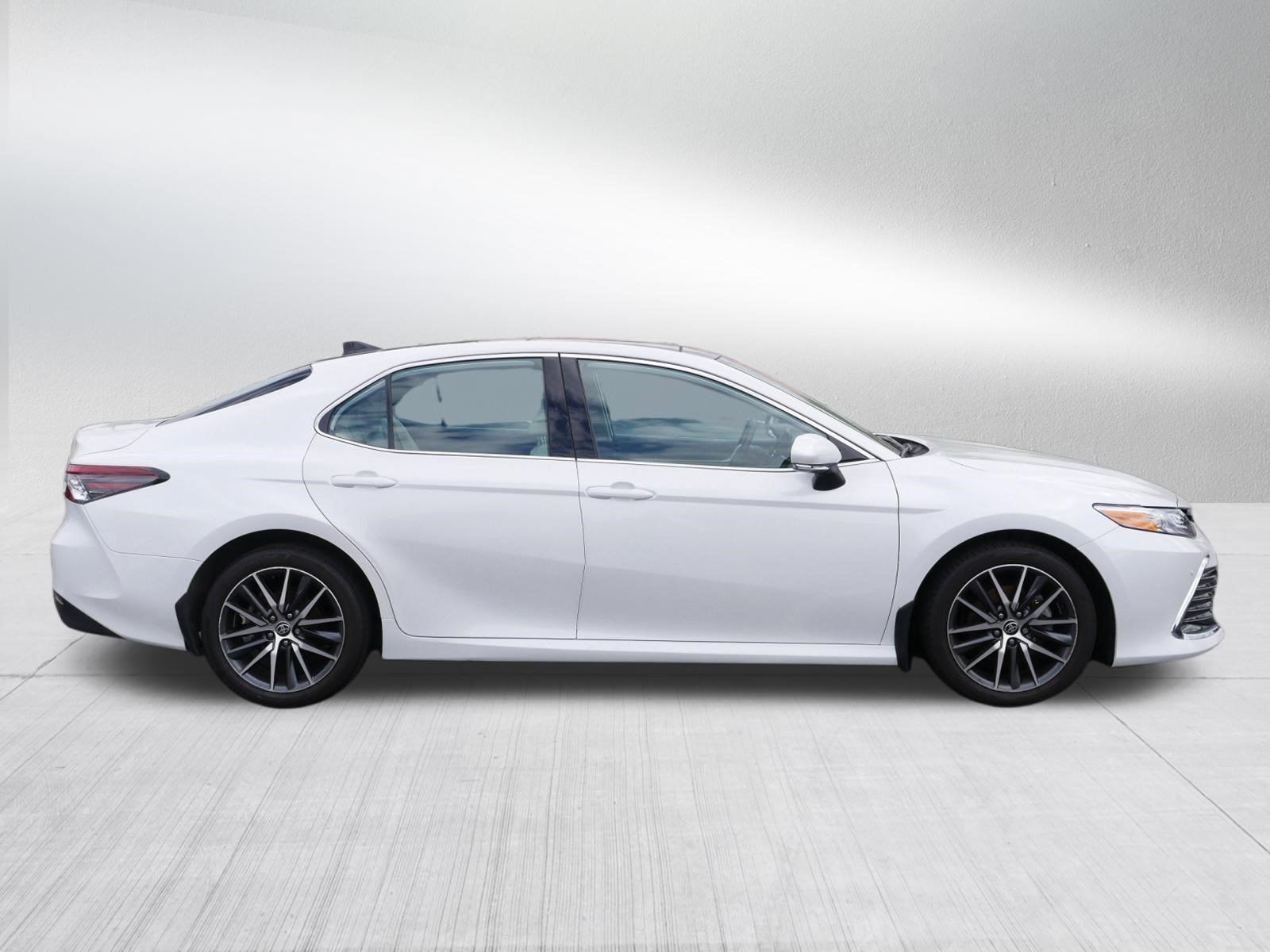 Used 2023 Wind Chill Pearl Toyota XLE image 8