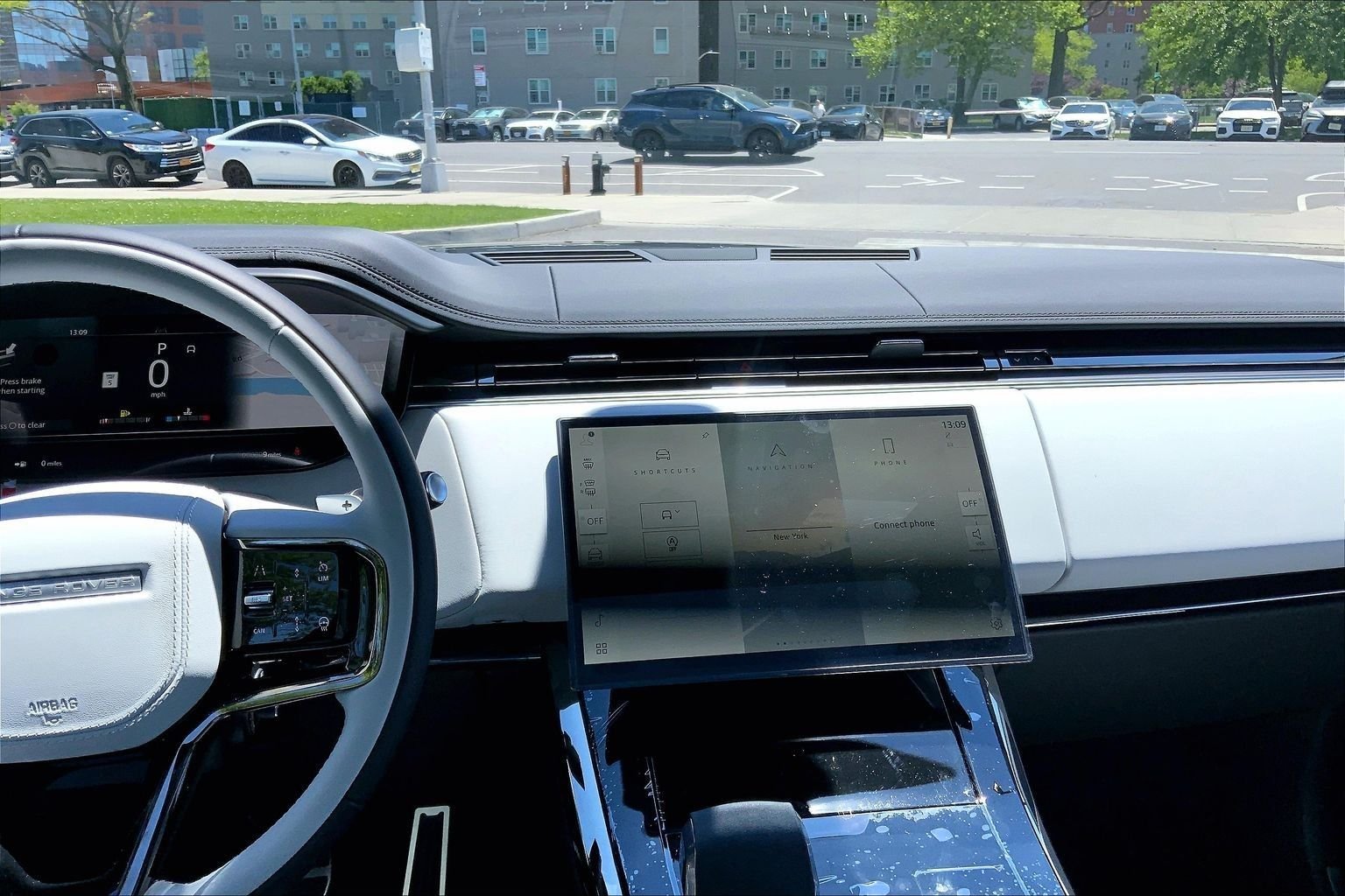 New 2026 Santorini Black LAND ROVER Dynamic SE image 6