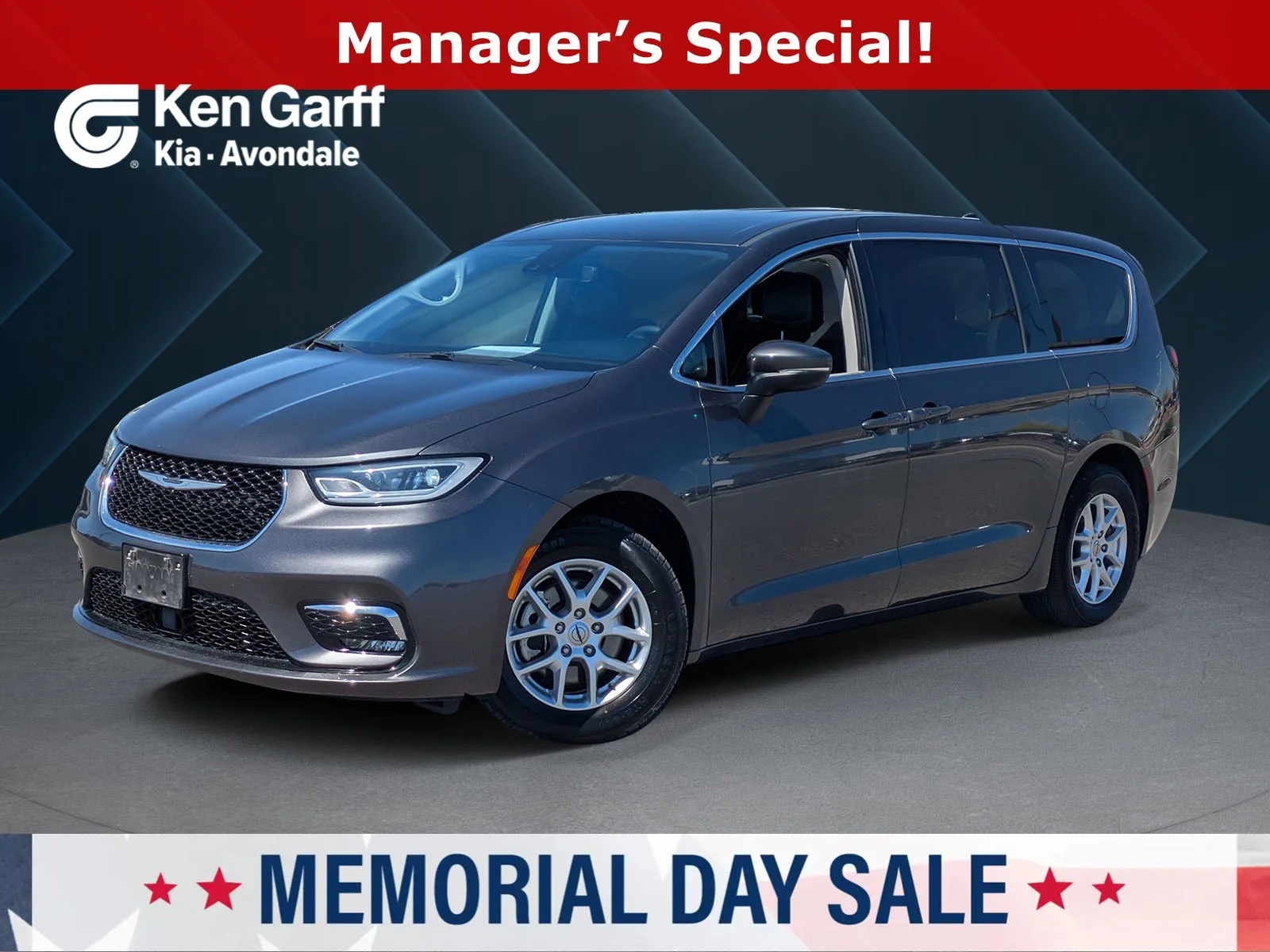 2023 Chrysler Pacifica Touring L's photo