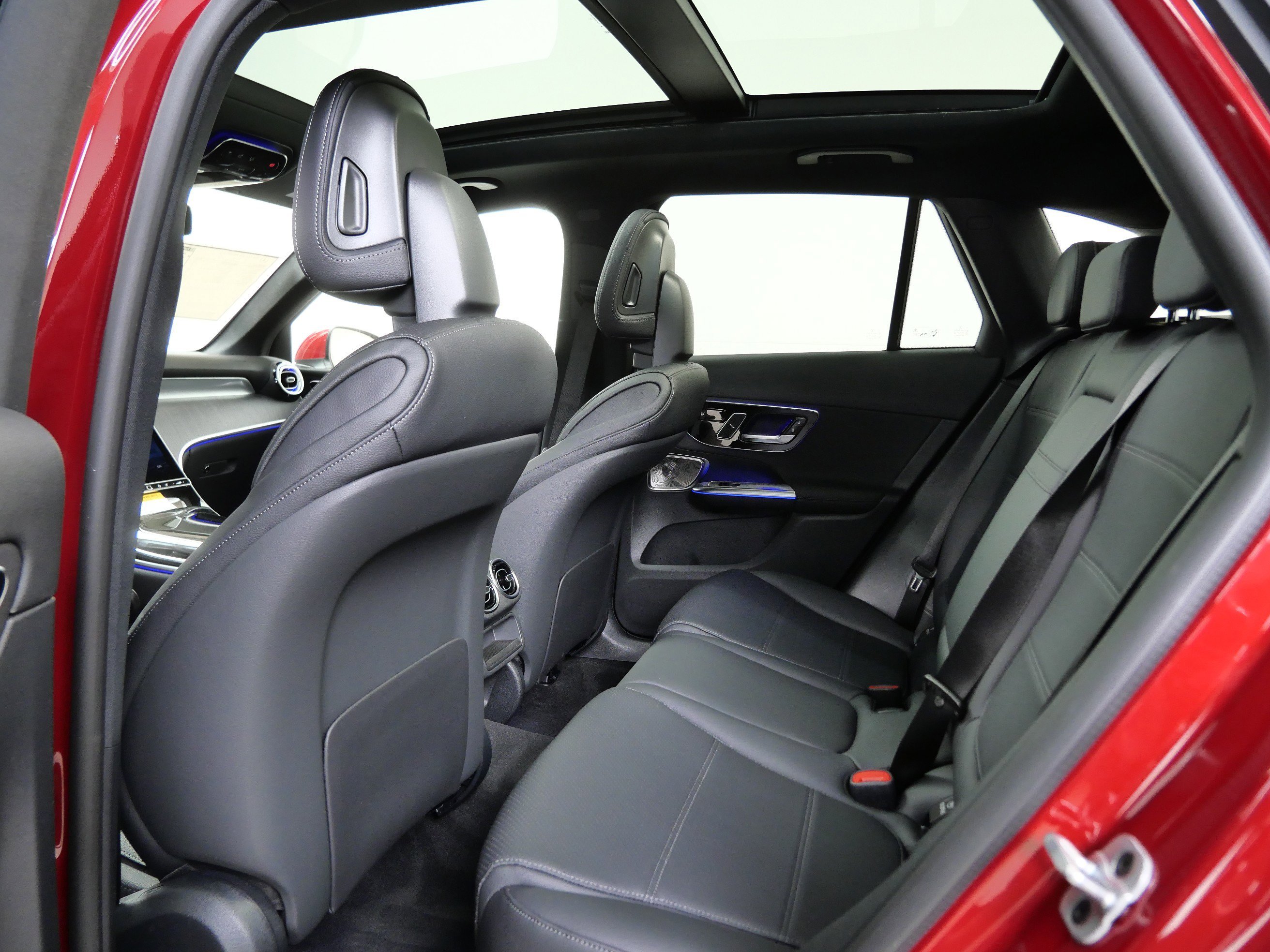 New 2026 MANUFAKTUR Patagonia Red Metallic Mercedes-Benz GLC 300 image 9