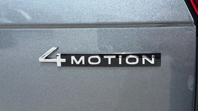Used 2024 Platinum Gray Metallic Volkswagen 2.0T SE image 34