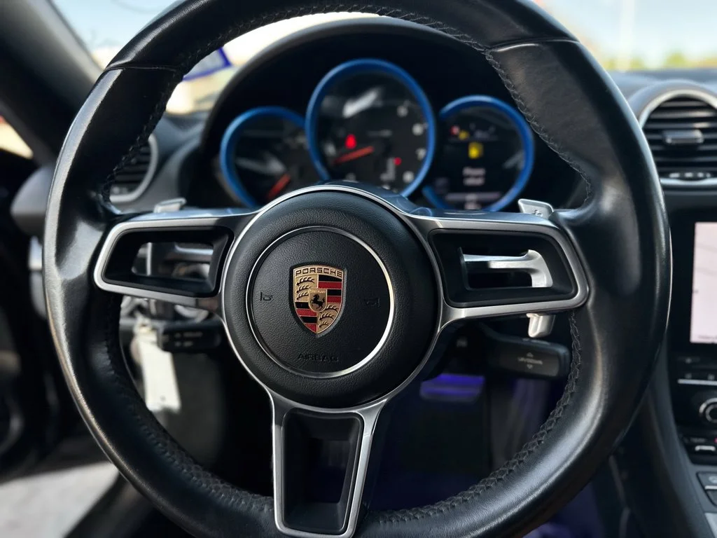 Used 2017  Porsche Base image 16