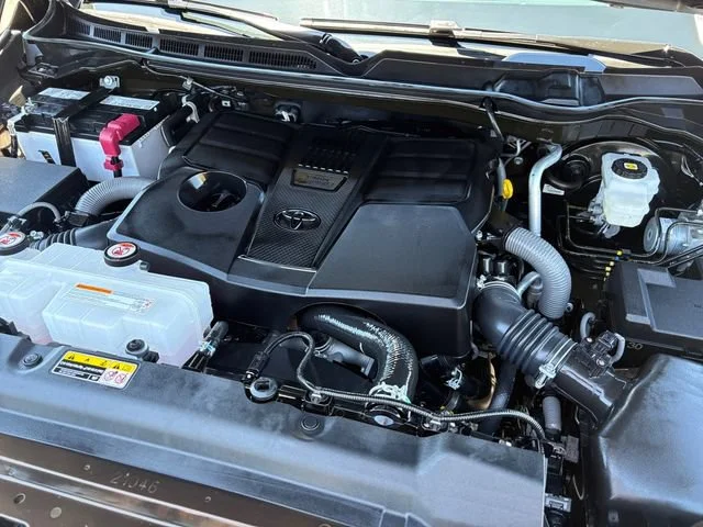 Certified Used 2025  Toyota Limited image 9