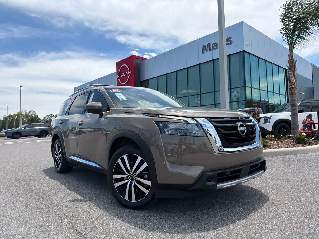2025 Nissan Pathfinder Platinum 2WD's photo