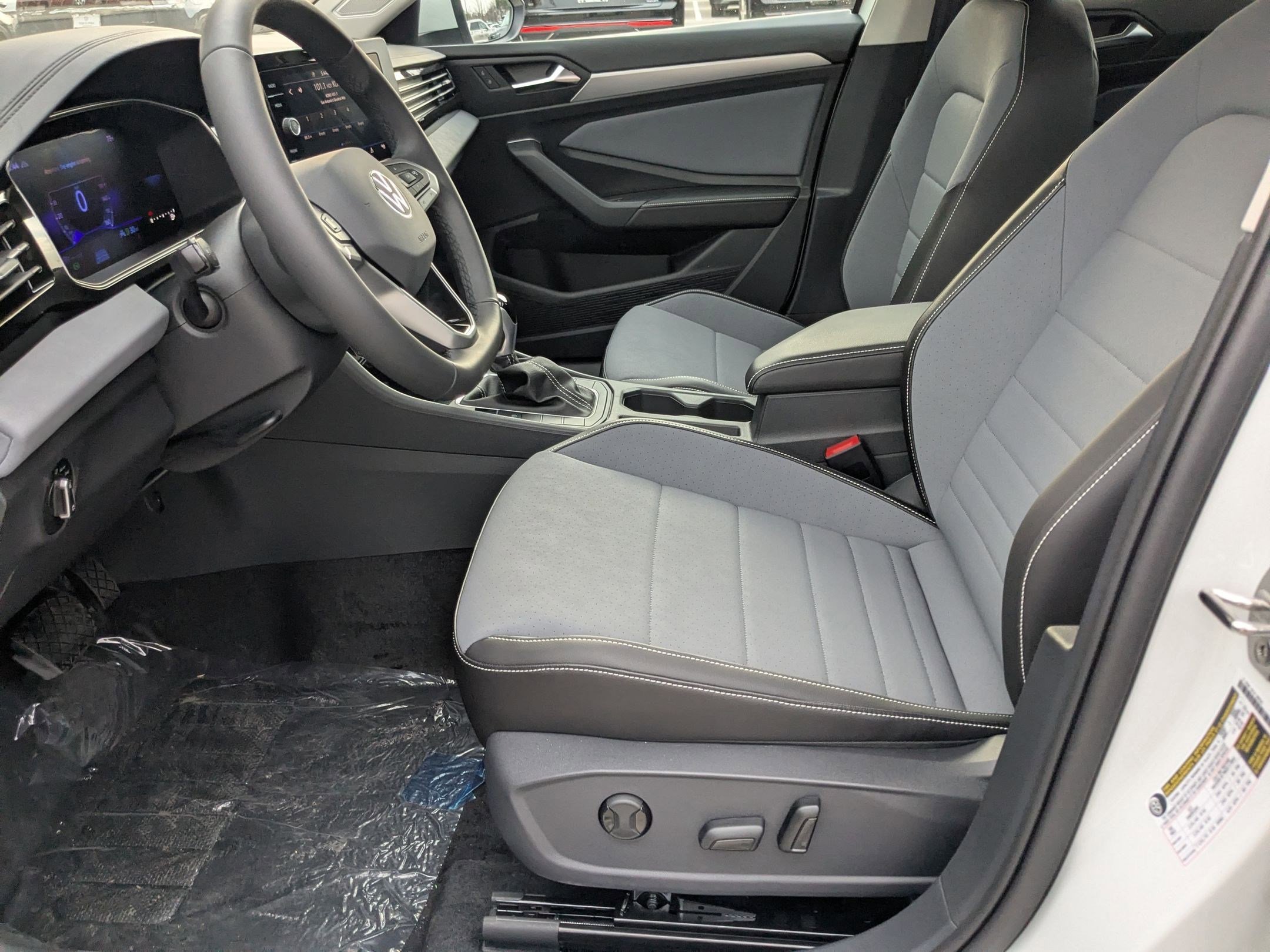 New 2026 Opal White Pearl Volkswagen SE image 5