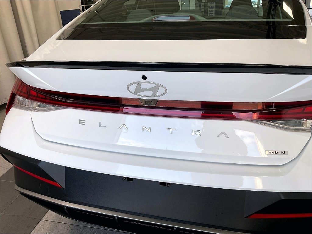 Used 2025 White Hyundai SEL Sport image 27