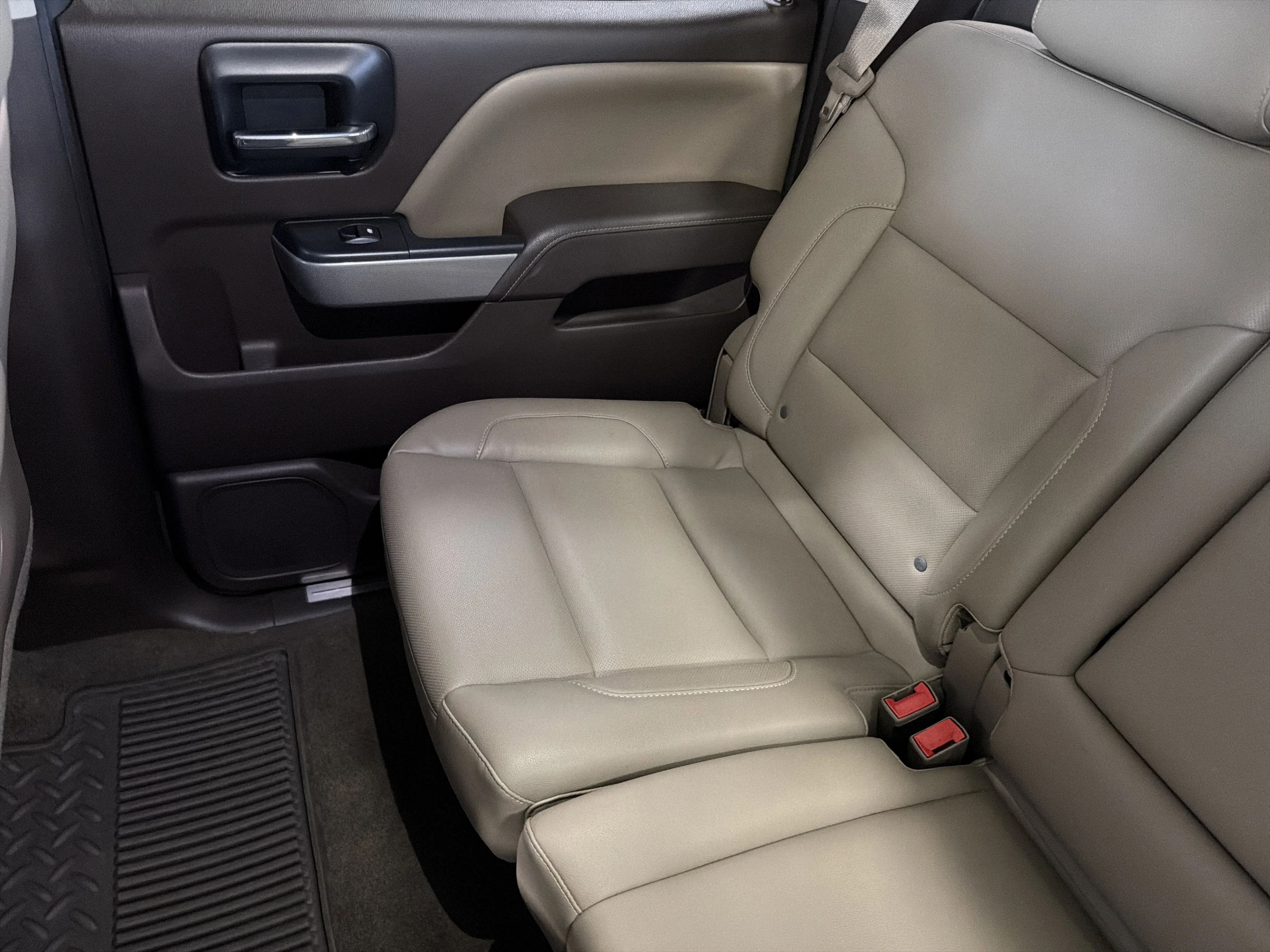 Used 2014 White Diamond Tricoat Chevrolet LTZ image 12