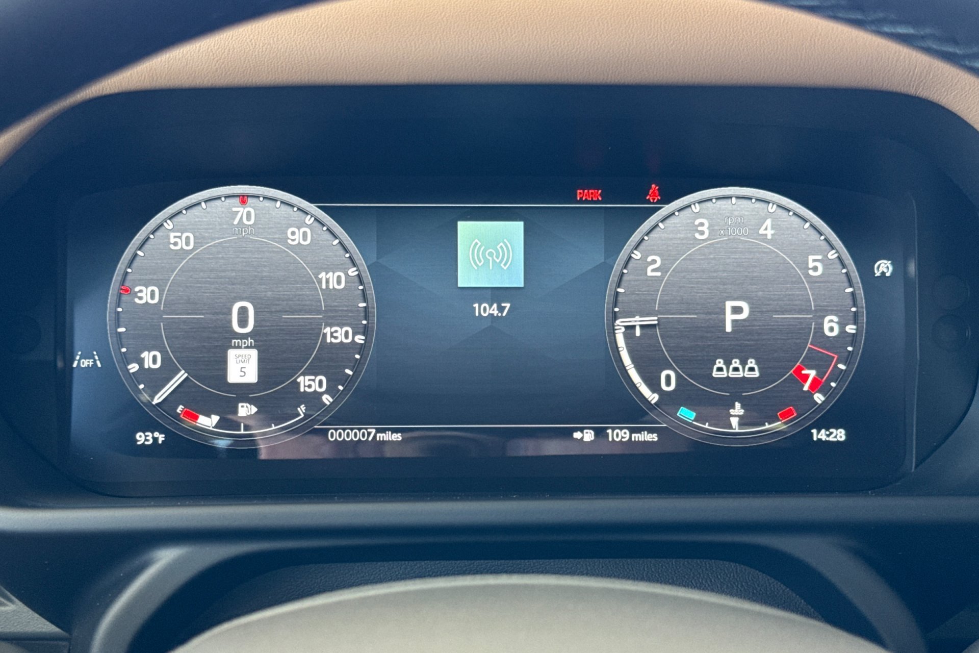 New 2026 Fuji White Land Rover X-Dynamic SE image 27