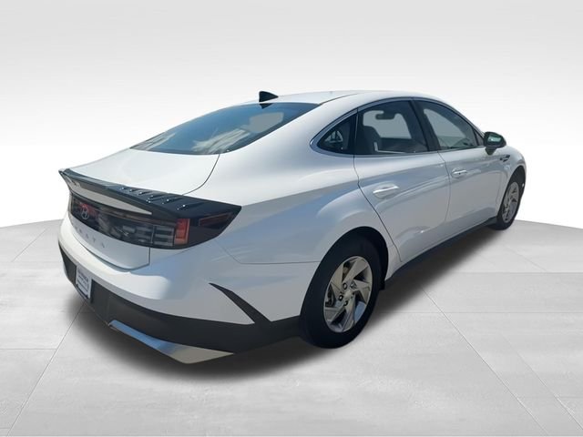 Used 2025 White Hyundai SE image 8