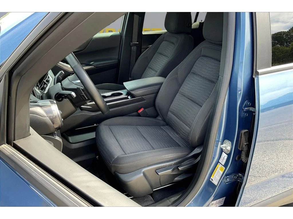 Used 2025 Lakeshore Blue Metallic Chevrolet LT image 17