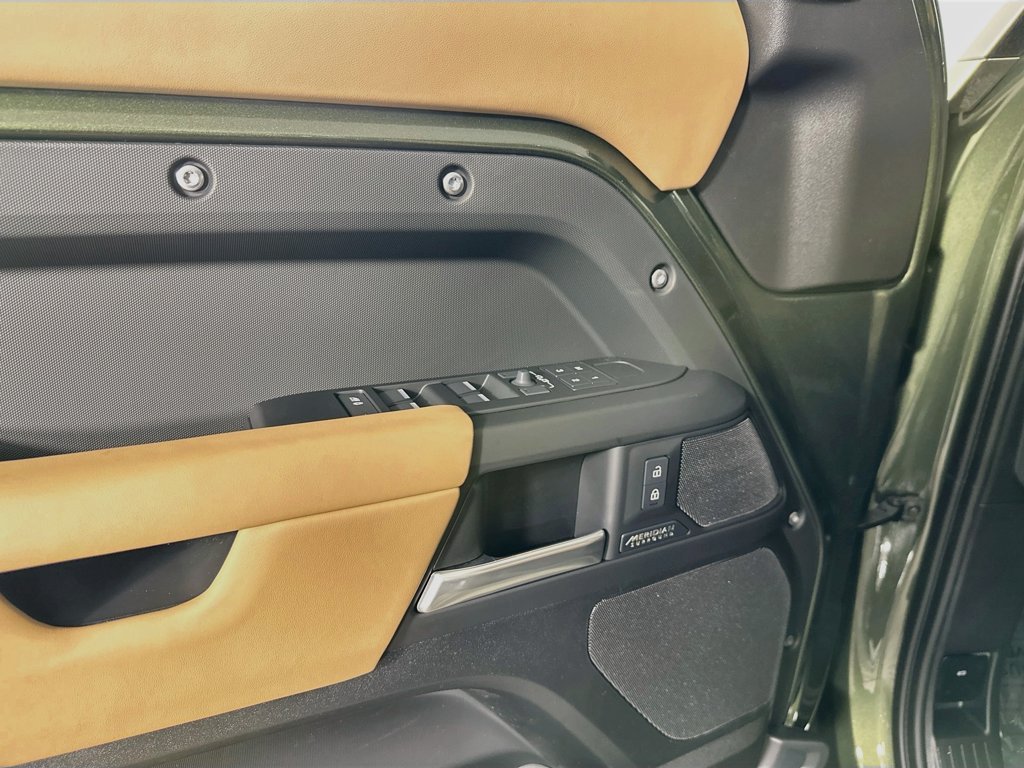 New 2026 Woolstone Green Land Rover X-Dynamic SE image 23
