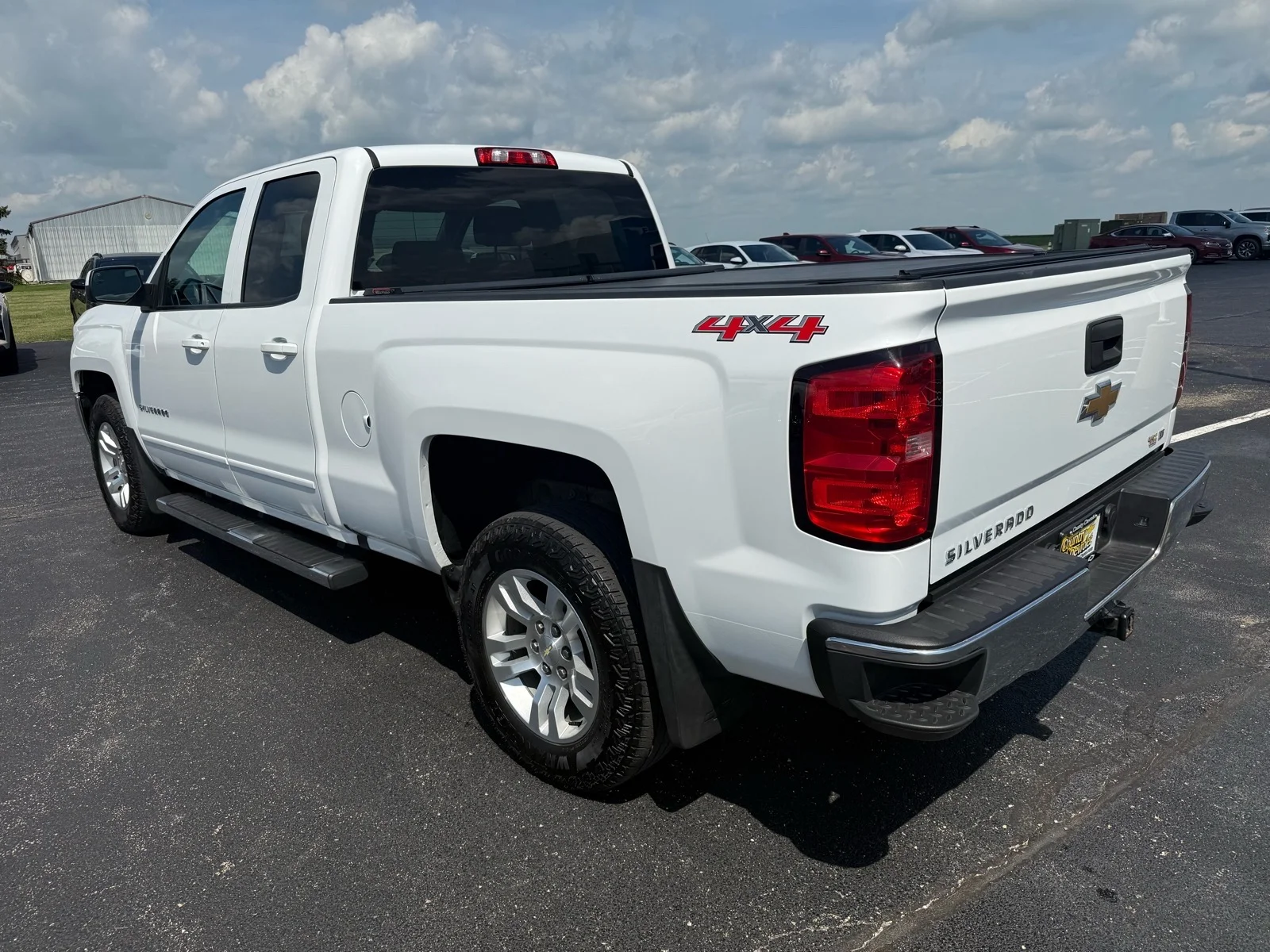 Used 2017 SUMMIT WHITE Chevrolet LT image 3