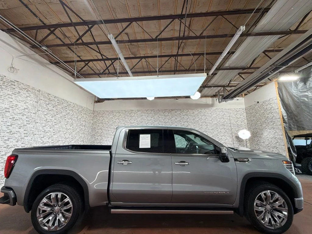 Used 2025 Sterling Metallic GMC Denali image 8
