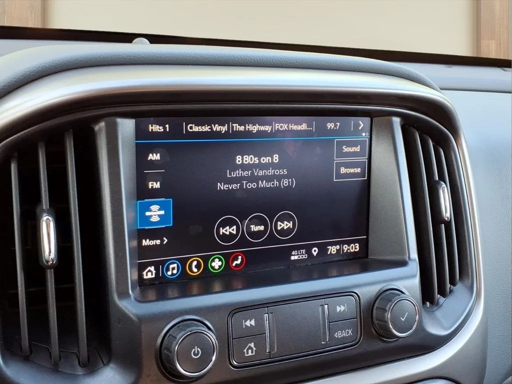 Used 2022 Blue Chevrolet Z71 image 4