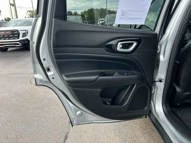 Used 2025 Silver Jeep Latitude image 20
