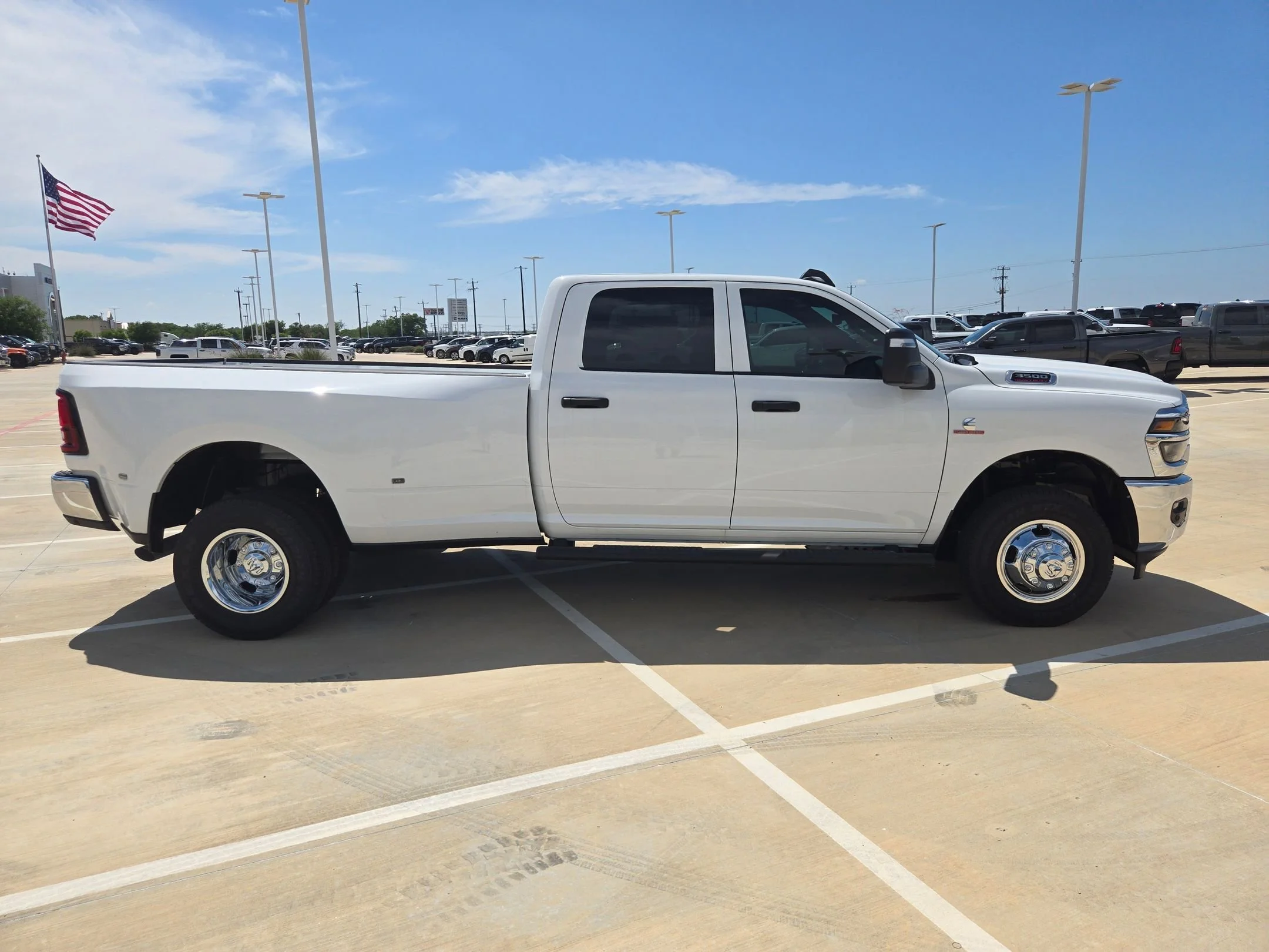 New 2026 Bright White Clear-Coat Exterior Paint RAM Tradesman image 2