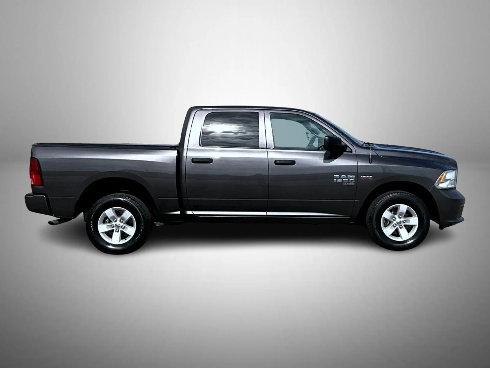 Certified Used 2019 Gray Ram Express image 4