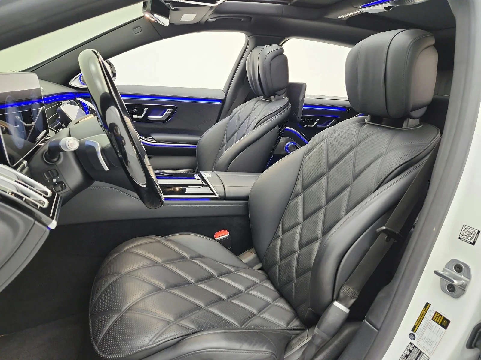 Certified Used 2022 MANUFAKTUR Diamond White Mercedes-Benz Maybach S 580 4MATIC® Sedan image 15