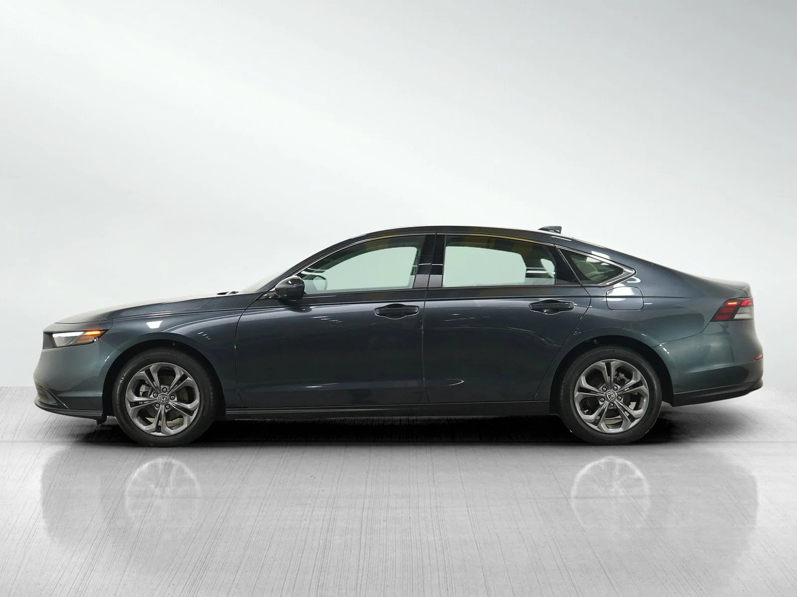 Used 2024 Honda Accord EX with VIN 1HGCY1F39RA018793 for sale in Burnsville, Minnesota