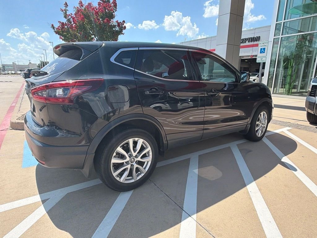 Used 2022 Black Nissan S image 5