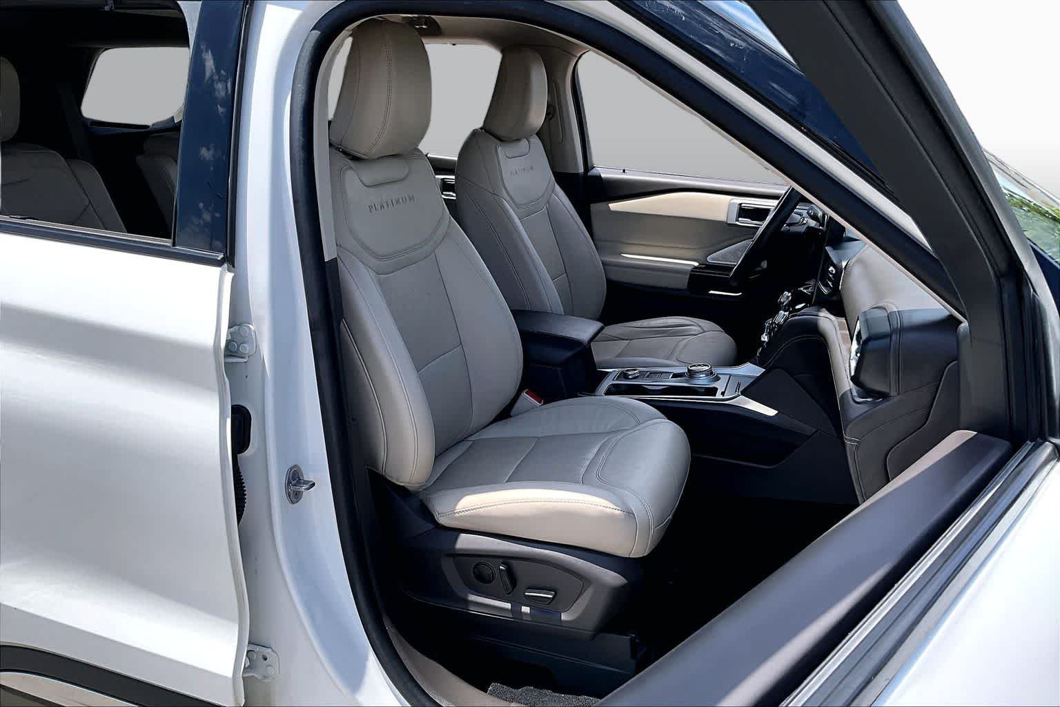 Used 2023 Star White Metallic Tri-Coat Ford Platinum image 8