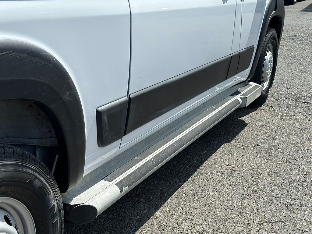 Used 2025 White Ram Base image 19