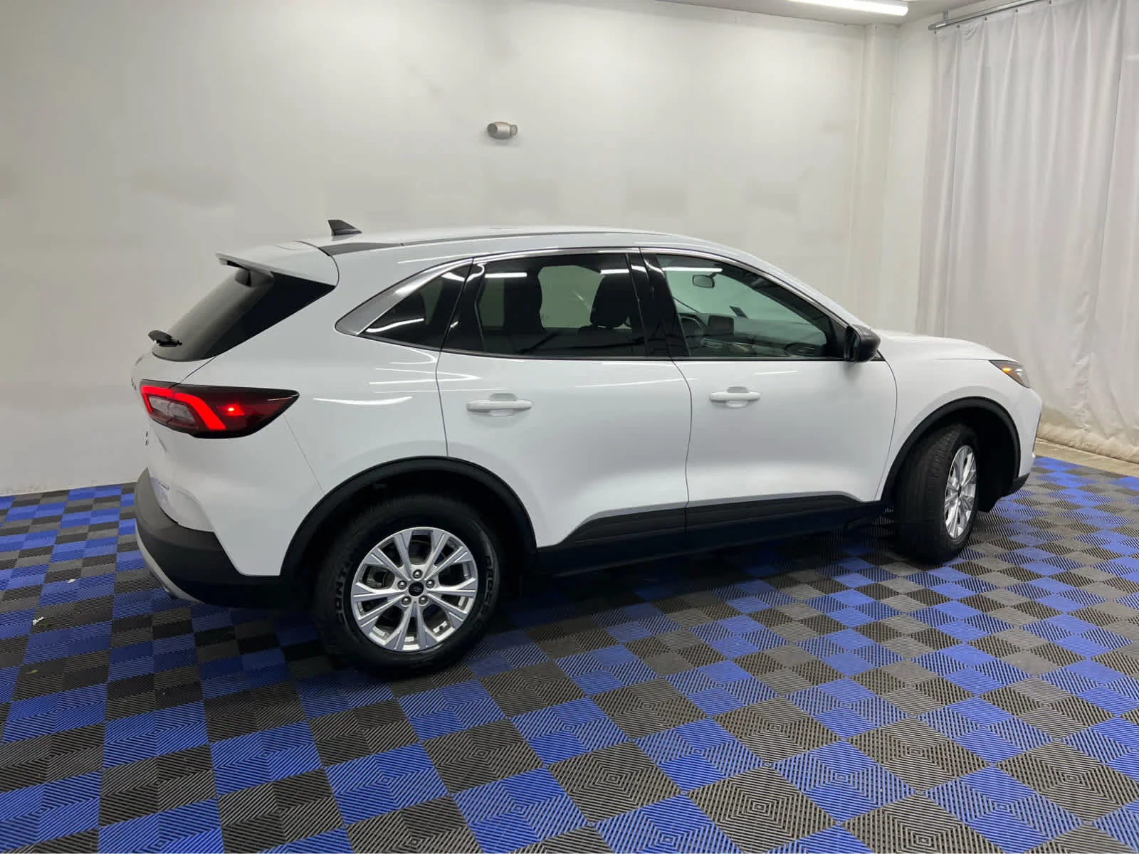 Used 2023 Oxford White Ford Active image 11
