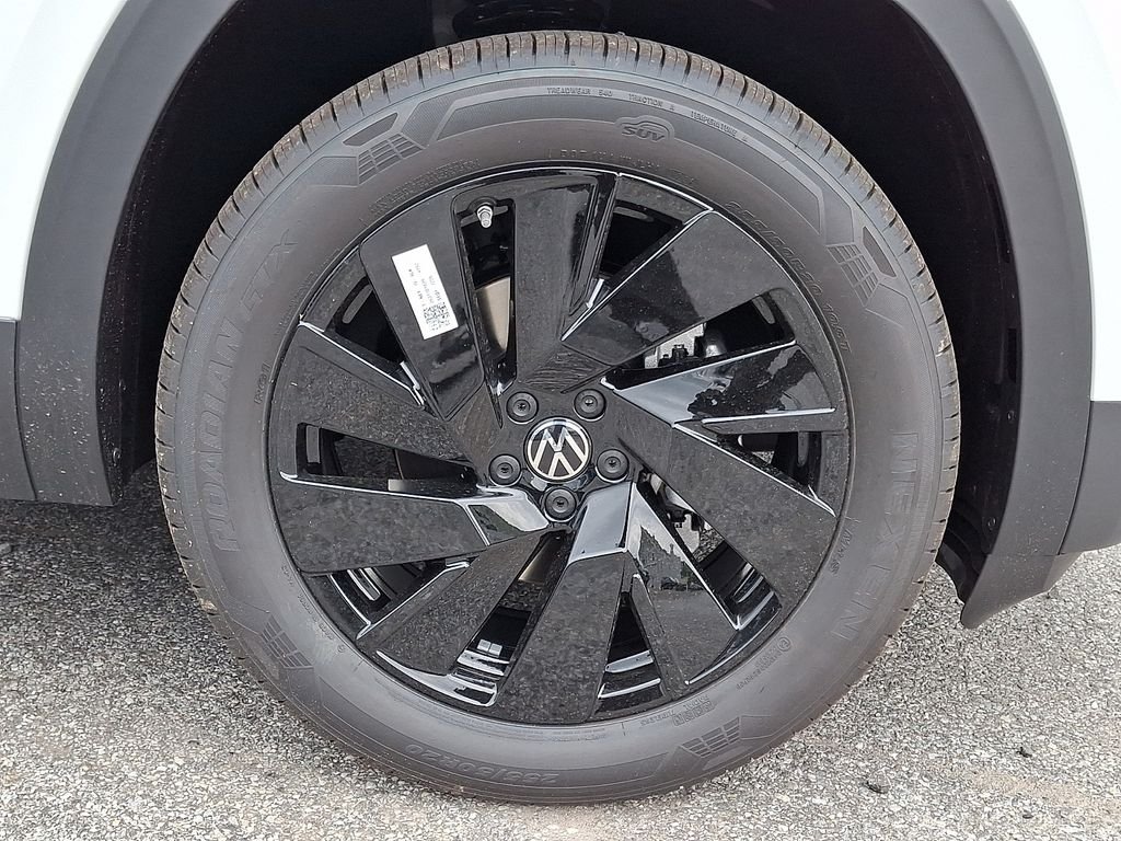 New 2026 White/off-white Volkswagen SE w/Technology image 5