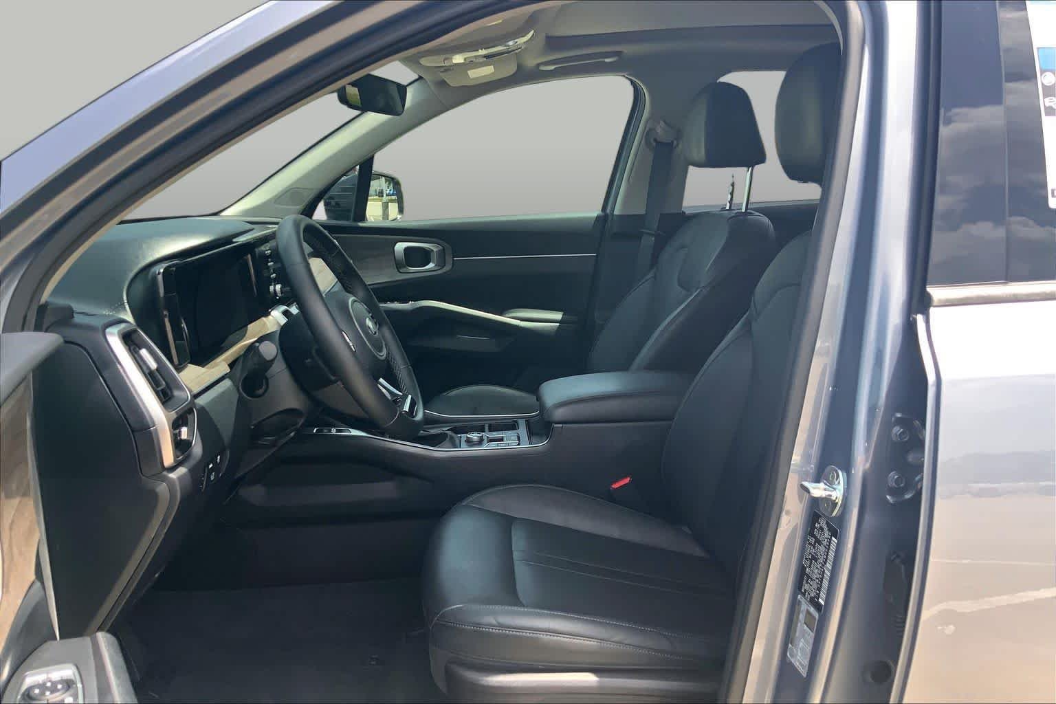 Used 2021 Everlasting Silver Kia EX image 8