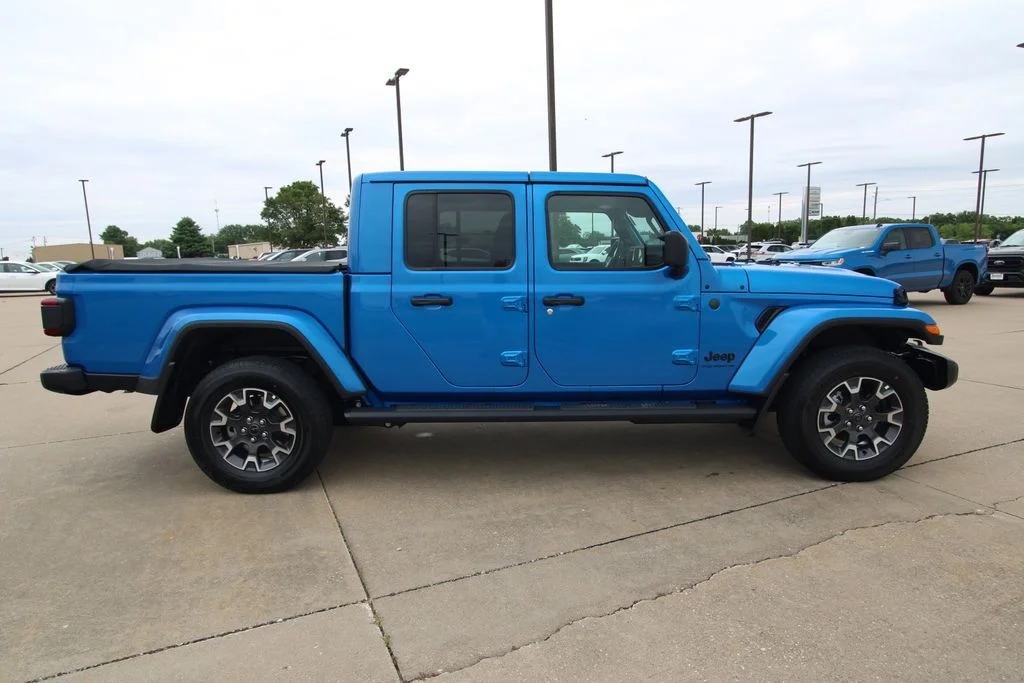 New 2026 Hydro Blue Pearlcoat Jeep Sahara image 4