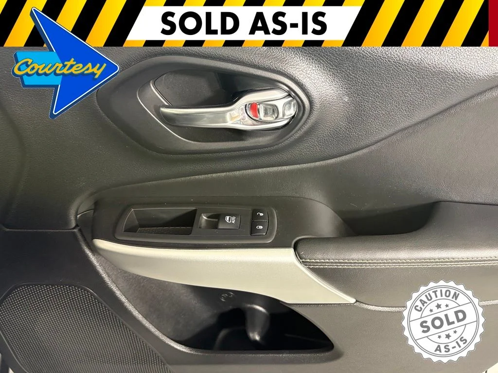 Used 2018 Silver Jeep Latitude Plus image 12