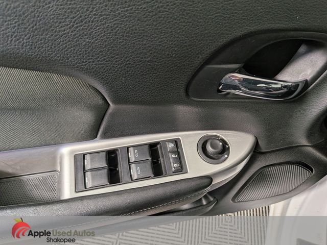 Used 2012 White Chrysler Touring image 11