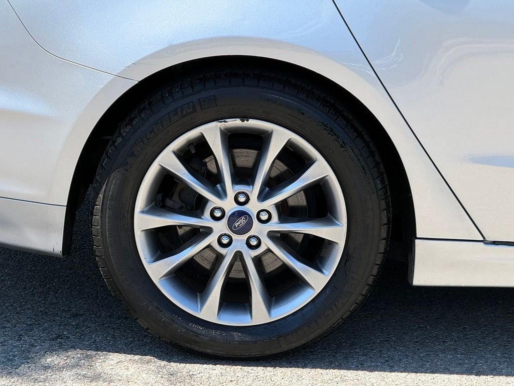 Used 2017 Silver Ford SE image 13