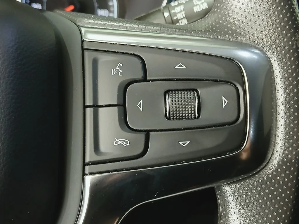 Used 2021 White Chevrolet LT image 28