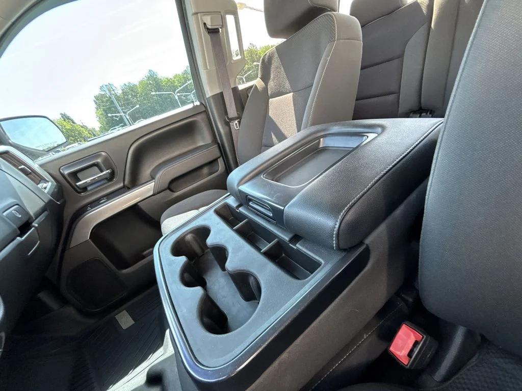 Used 2017 White Chevrolet LT image 23