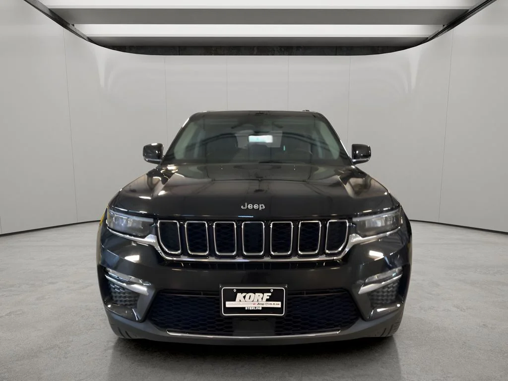 Used 2023 Diamond Black Crystal Pearl Jeep Limited image 2